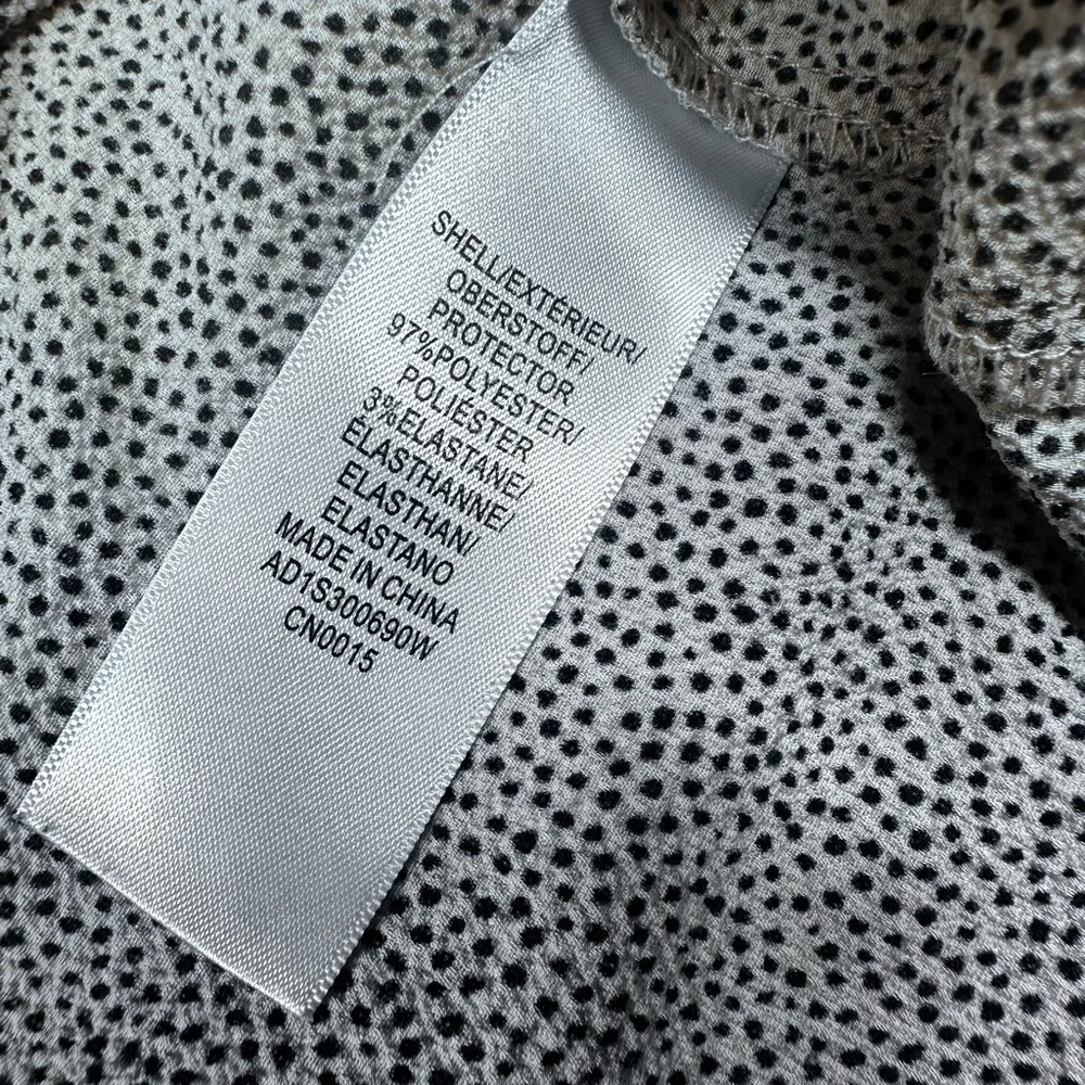 Women's V-Neck Top - polka‎ dot